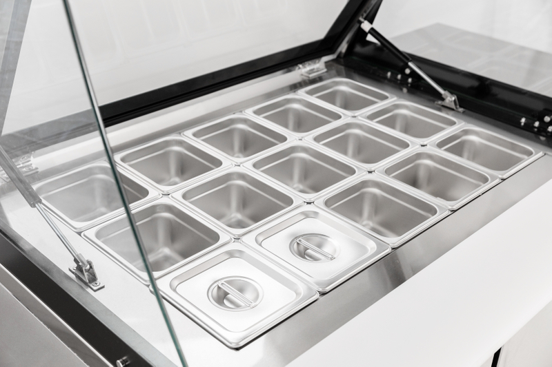 New Design Refrigerated Preparation Table Reserve a place for the cash register.