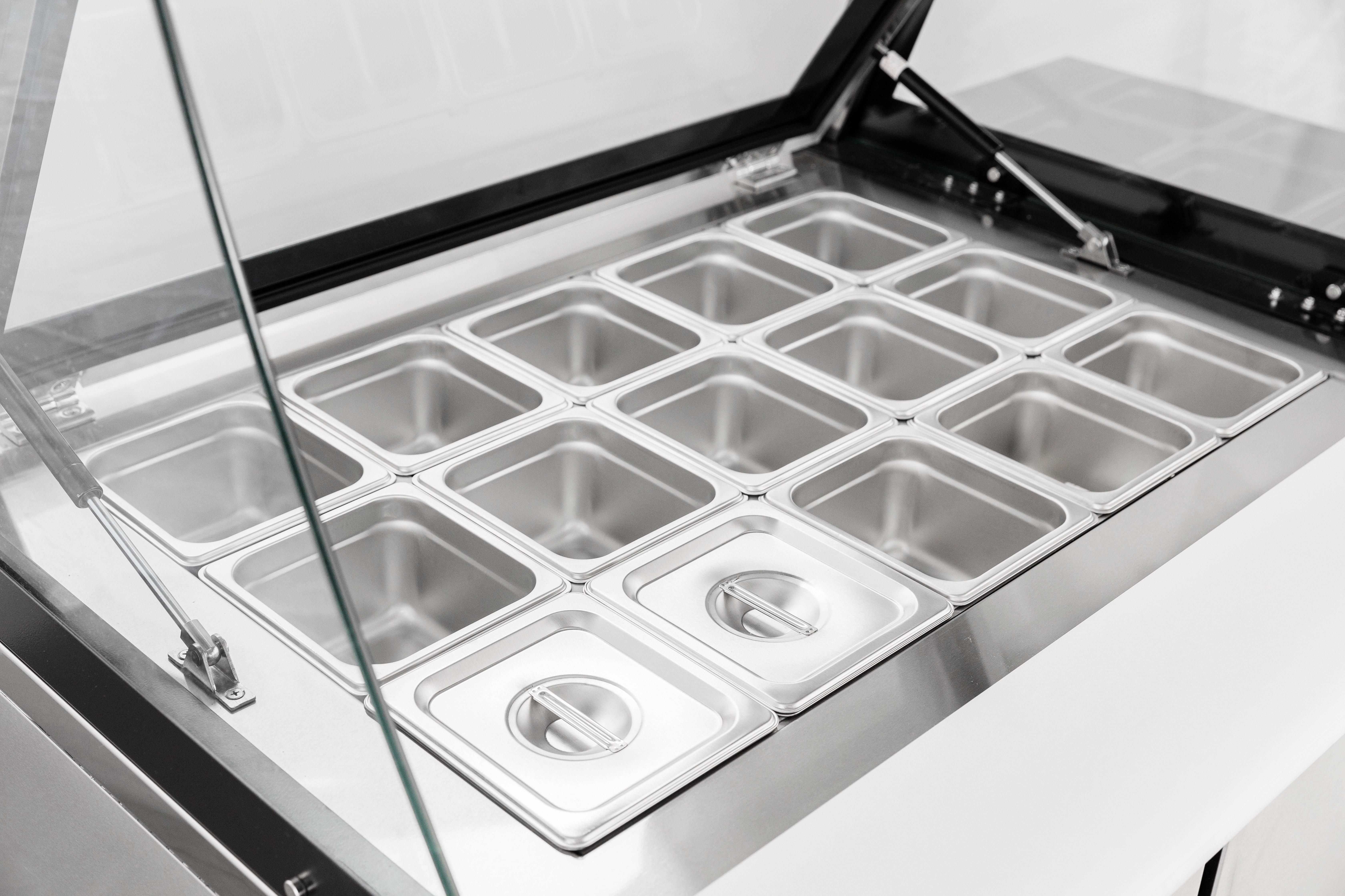 New Design Refrigerated Preparation Table Reserve a place for the cash register.