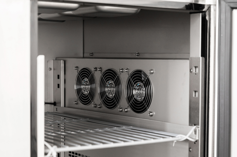 New Design Refrigerated Preparation Table Reserve a place for the cash register.