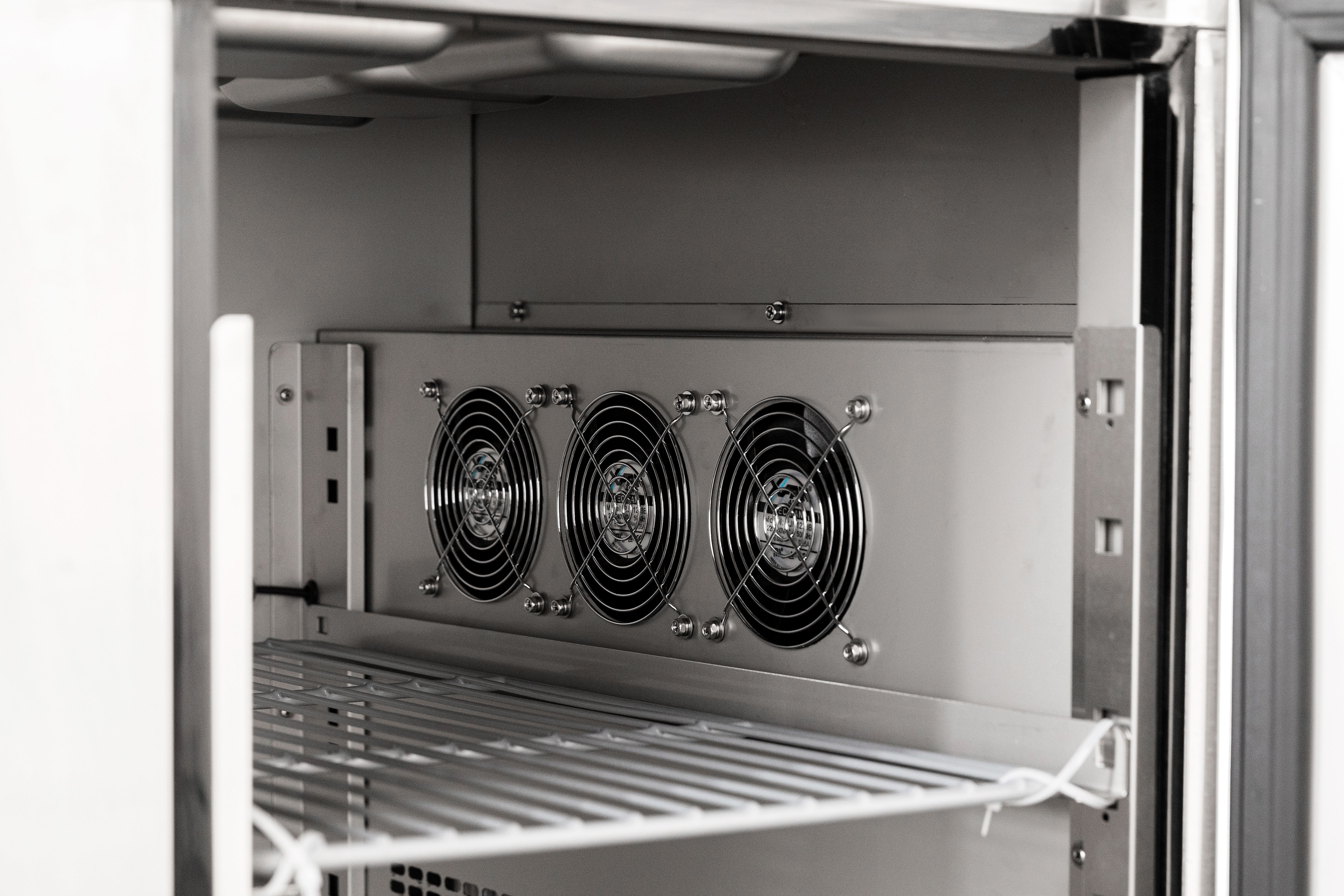 New Design Refrigerated Preparation Table Reserve a place for the cash register.