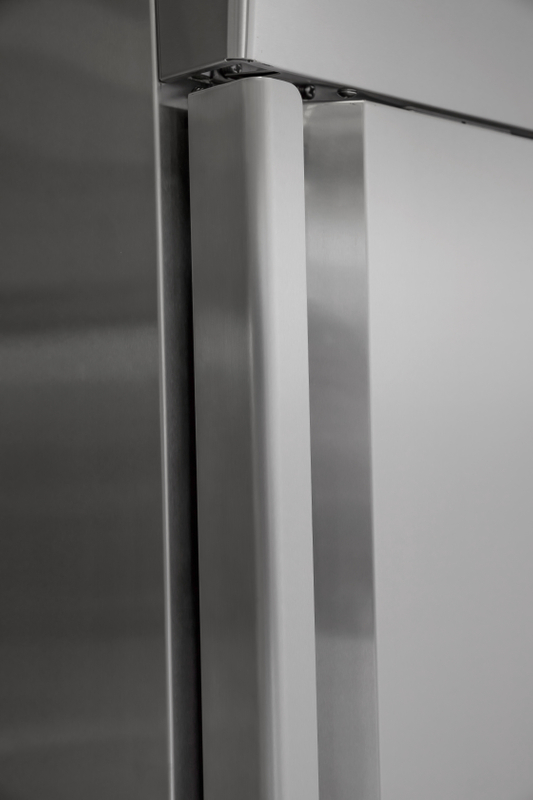 European 550L Upright Cabinet with Integrated Stamped Liner